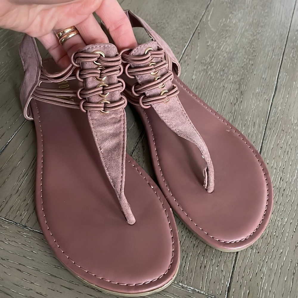 FLAT SANDALS💗
